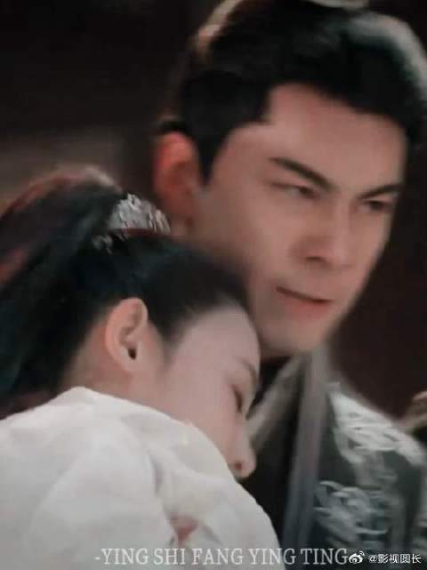 此刻的他，在皇权和挚爱之间选择了挚爱