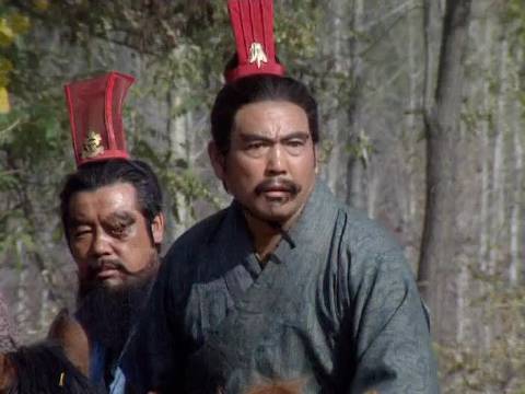 曹操惜才守信放关羽，彰显英雄本色