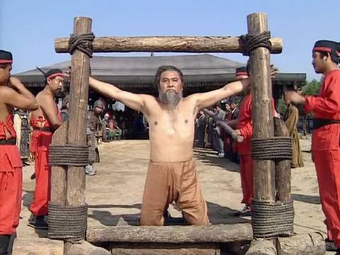 周瑜小儿下手忒狠！黄老将军为江东挨这顿打，真乃硬汉，俺老张都看不下去了！