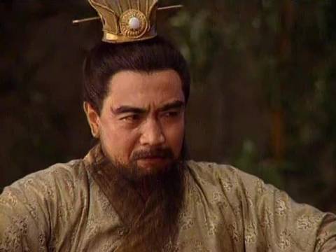 曹操称与刘备为天下英雄，笑其畏雷