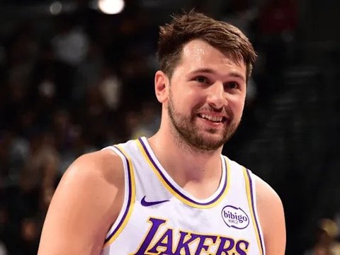 湖人险胜太阳！詹姆斯艾顿齐爆，海斯范德彪好使，东契奇25中7！