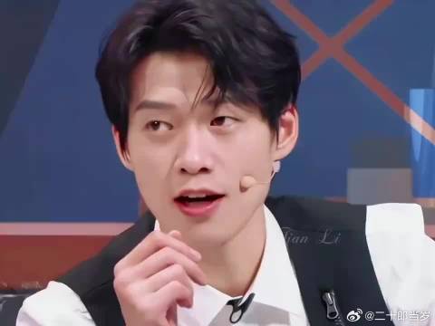 范丞丞秒摸出魏大勋，我觉得你们之间有点暧昧了