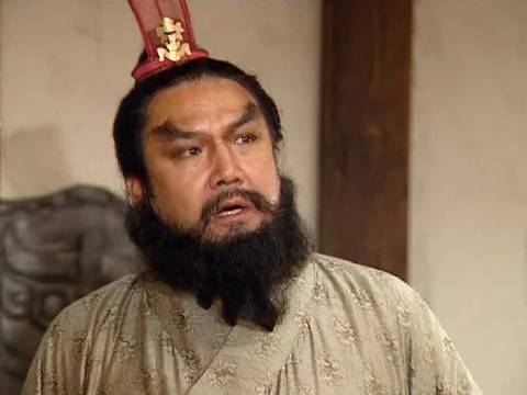 吕布设宴调解一箭定乾坤，纪灵罢兵解围