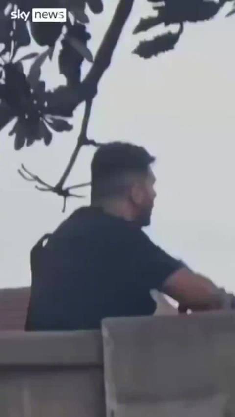 澳枪击事件黑衣人开枪画面曝光：现场数千人四散奔逃