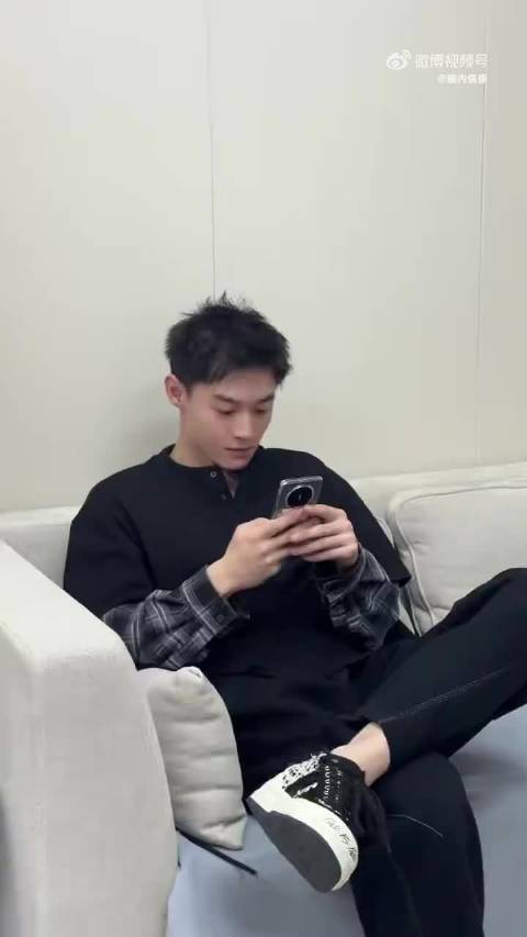 刘奕铁新剧《老舅》获雷淞然转发，与张呈系旧识