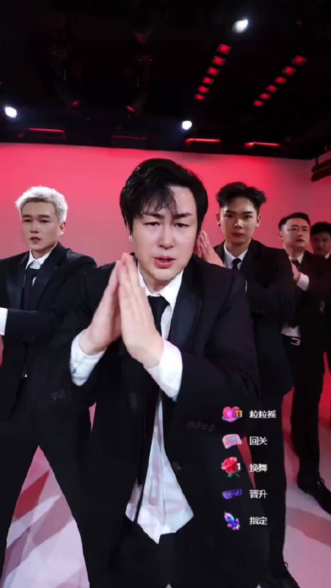 高启强团播涂红唇引热议，张颂文反应引关注