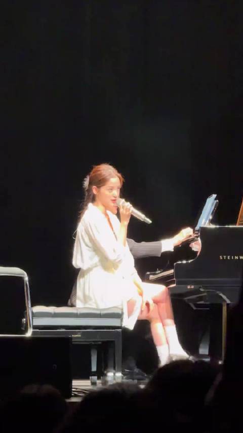 欧阳娜娜唱陶喆的“爱我还是他”好美的娜比