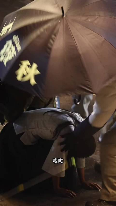 徐若晗寒冬拍雨戏引代拍关注