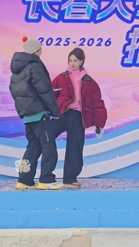 吴泽林对着沈梦辰说啥了 沈梦辰给了吴泽林一脚