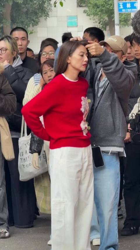 高圆圆原相机生图曝光，顶级骨相现衰老痕迹