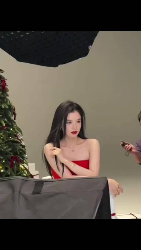 红唇张婧仪美绝了啊，全方位的明艳大方