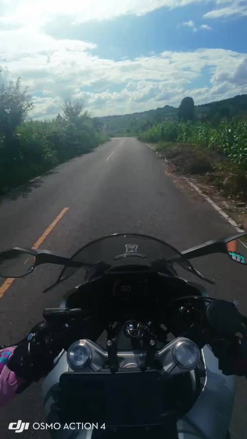 弯道的位置最容易摔车，摩托出行务必谨慎驾驶