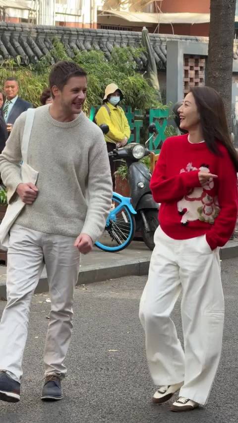 四川街头偶遇高圆圆，扑面而来的是高圆圆的美丽咋这么年轻貌美啊