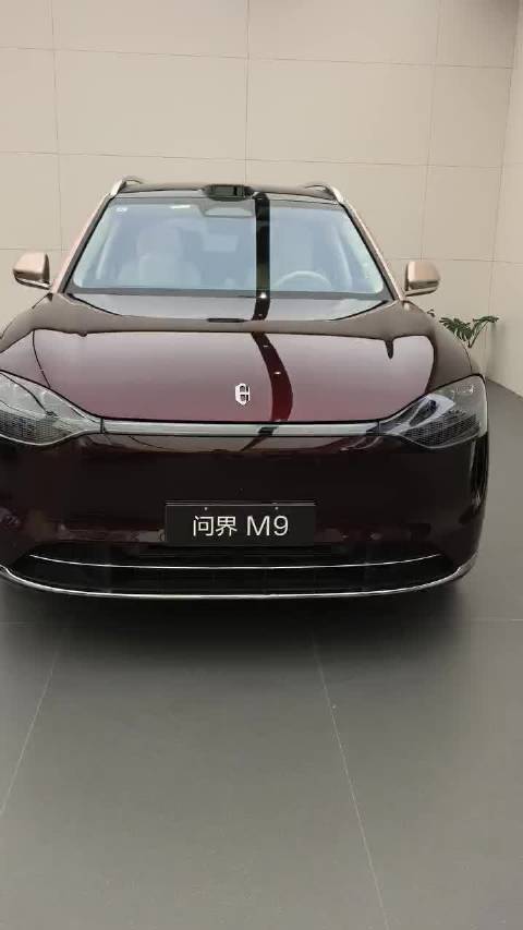 问界M9红色款获赞五十万级销冠