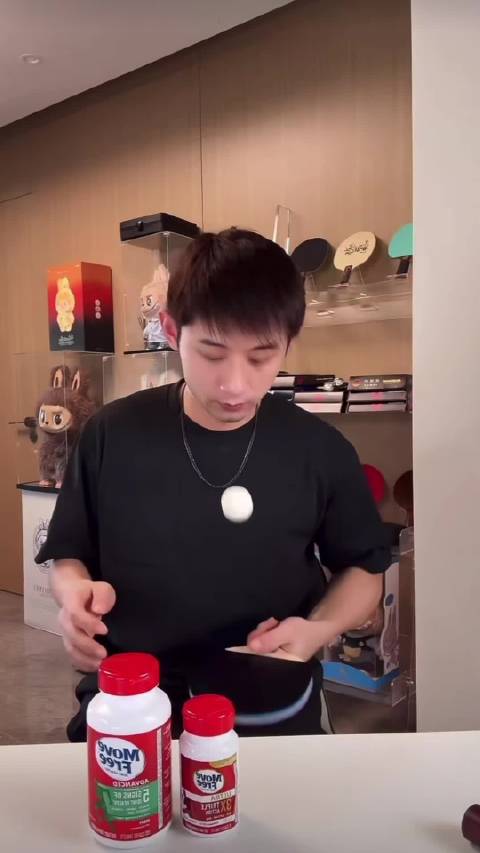 张继科黑色西装打球花絮引关注