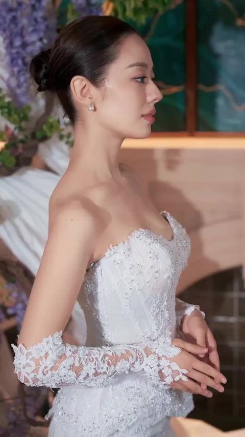 吉娜爱丽丝「时尚新娘」封面