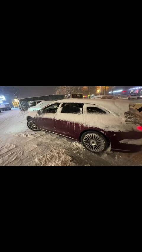 冰雪路面后驱车难行，油车电车均需谨慎驾驶