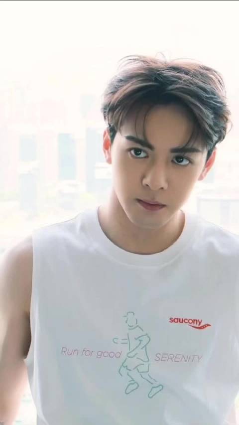 曾舜晞身材比例完美引关注