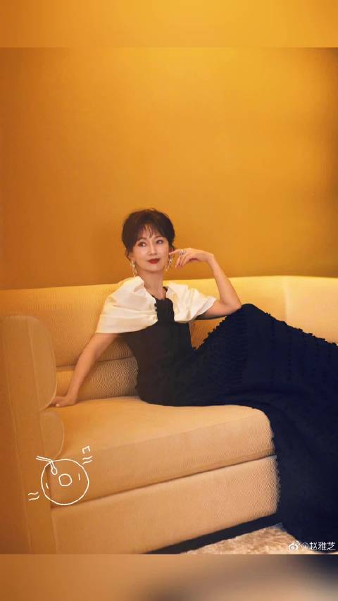 赵雅芝12月15日发文鼓励粉丝做自己