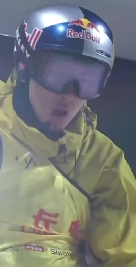 苏翊鸣两站全胜加冕单板滑雪大跳台世界杯总冠军