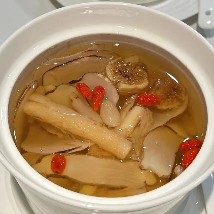 膏方我院自制附杞固本膏、脾肾双补膏、二冬膏、助眠膏等,医生会根据不同体质,搭配滋阴补阳的专属膏方,方便日常调理。