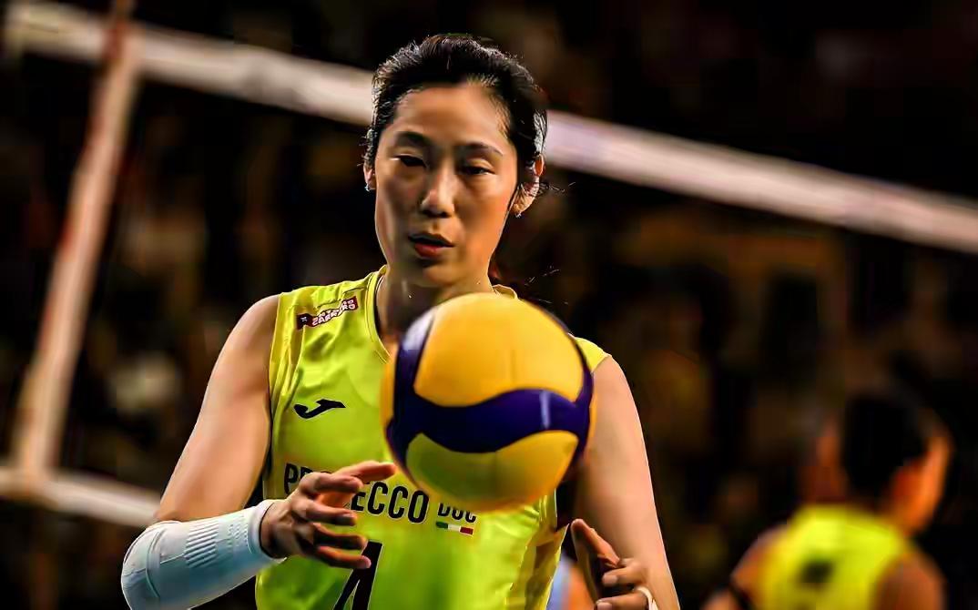 朱婷用表现告诉世界：真正的巨星，能在最黑暗的时刻点燃希望之光