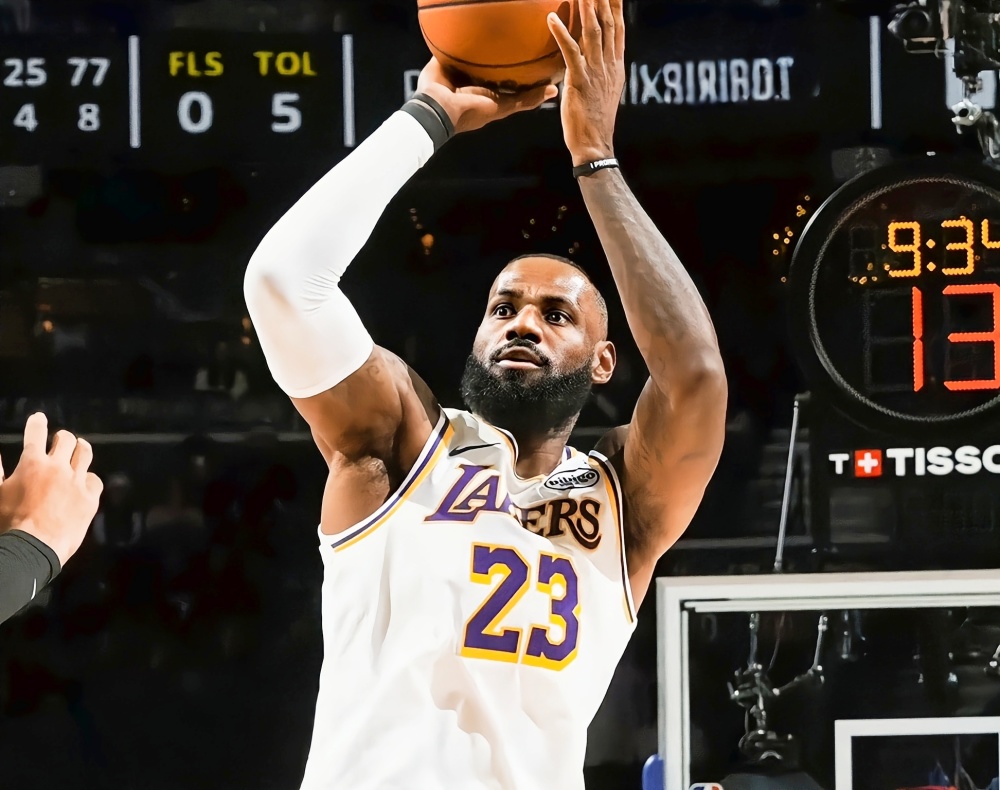 随着湖人116-114罚球绝杀太阳，NBA最新排名出炉:湖人第4，火箭第3+迎利好消息！