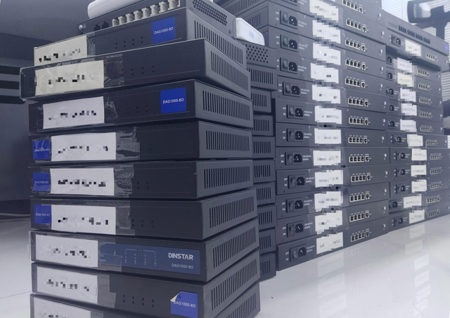 此为内蒙古自治区鄂尔多斯市公安局东胜分局扣押的VOIP相关设备。（受访者供图）