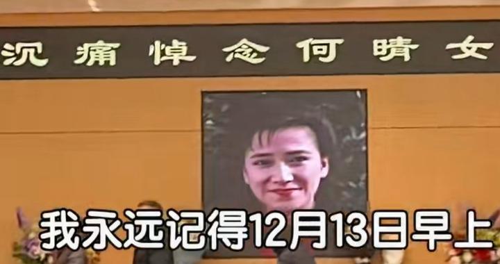 两个不舍：离别时何晴拉儿子手不想放开，许何抱紧骨灰盒不舍分开