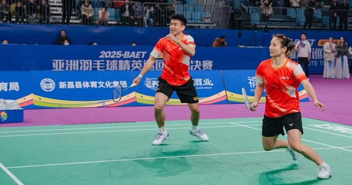 “雅思组合”助阵 亚洲羽毛球精英巡回赛总决赛收拍