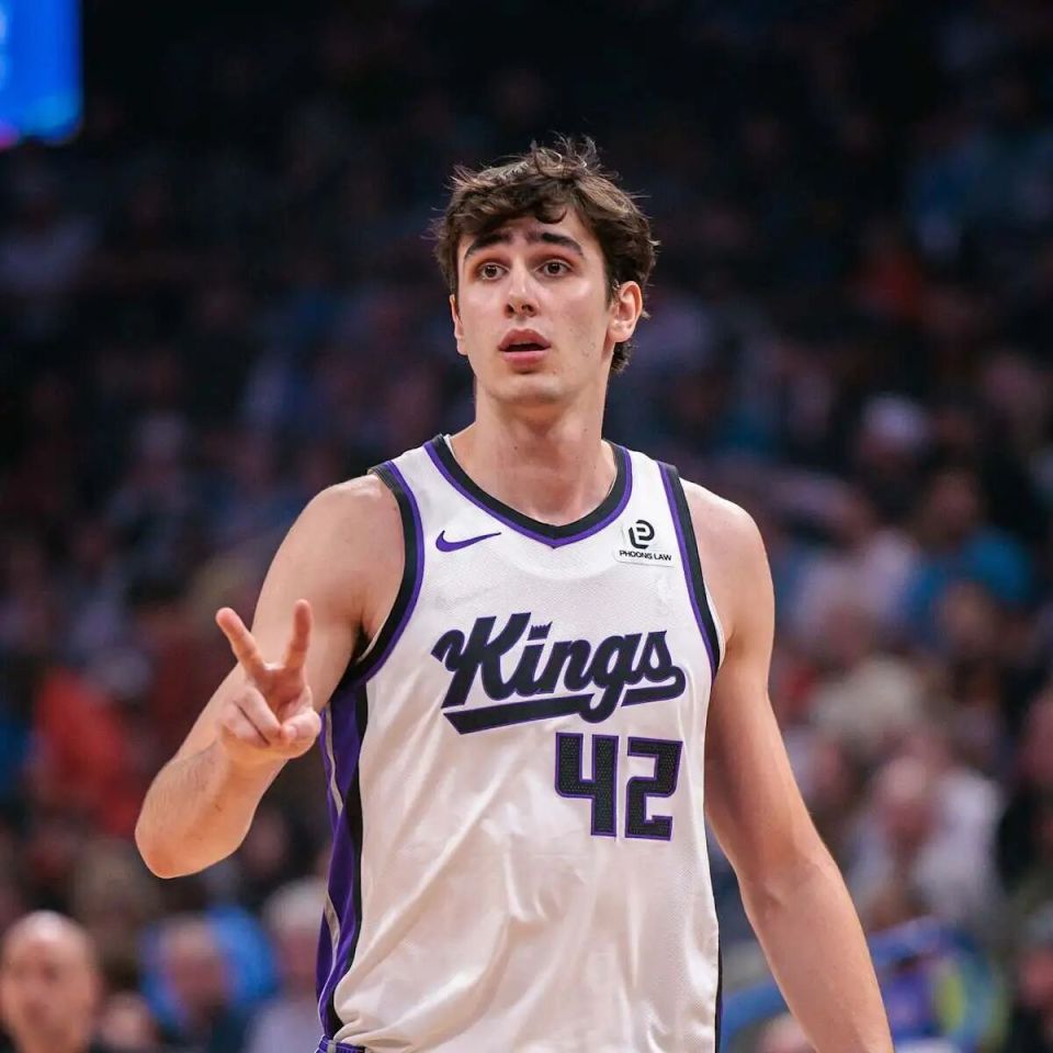 “我斯坦福毕业，学计算机的，找不到工作，来NBA试试”