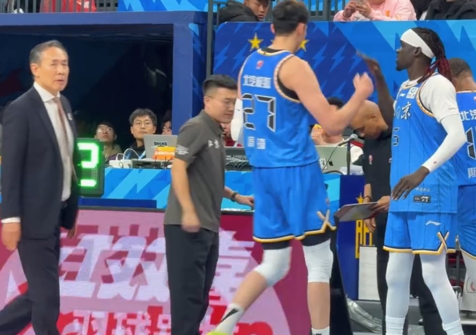 垃圾时间也没让打！北京重签奥莫特引热议 南苏丹队长沦为替补吉祥物