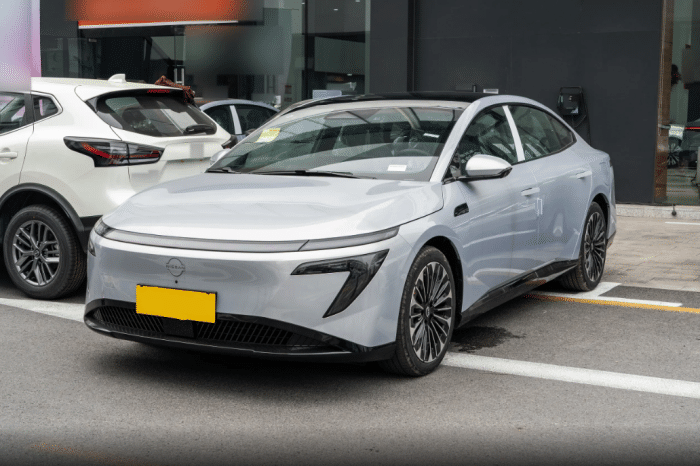 15万选中大型纯电轿车，看完这款再决定，短途试驾体验东风日产N7