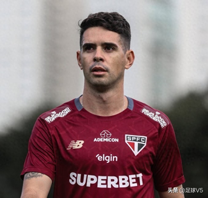 13亿身家球星突然退役！中超名宿一天利息都比你年薪高