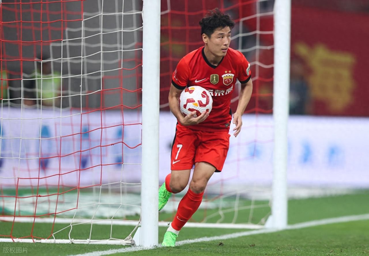 武磊无缘新国足？邵佳一从前国安队友开始“动刀”，00后或成主力