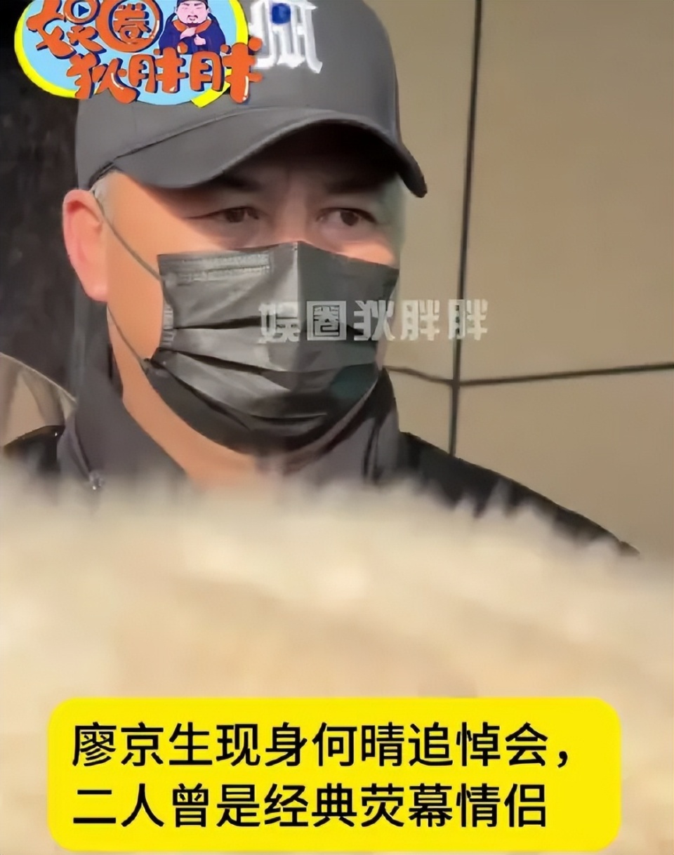 何晴儿子捧骨灰现身，自曝母亲临终很安详，在她最爱的下雪天离世