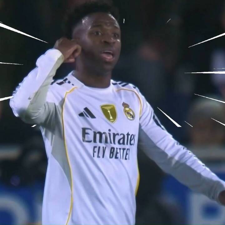 唇语揭秘！小熊被换下瞬间，与龙哥场边对话曝光！