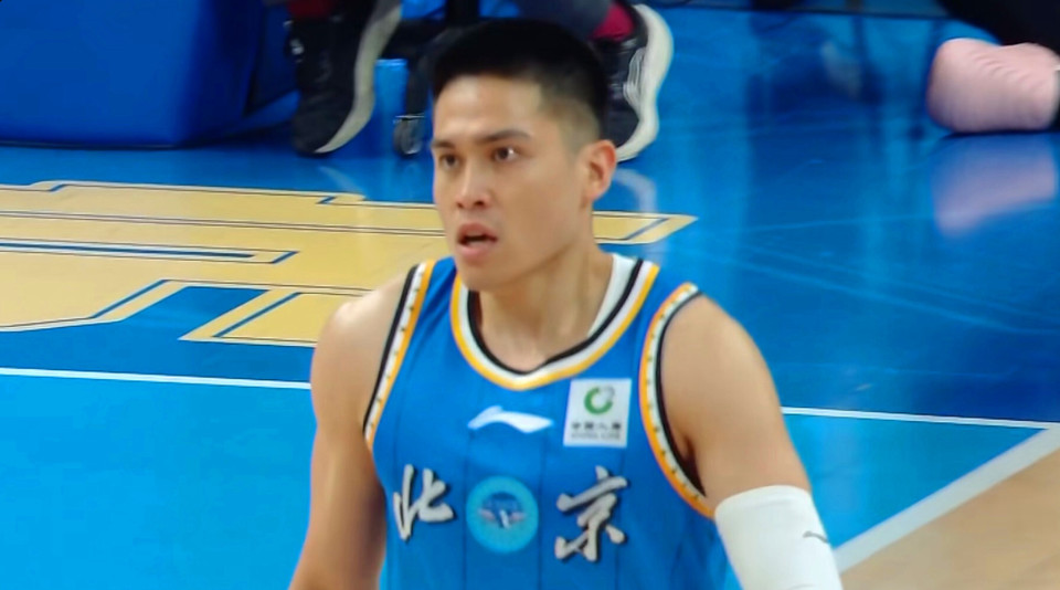 CBA常规赛：北京27分大胜新疆 陈盈骏29+8+7三分周琦15分9板