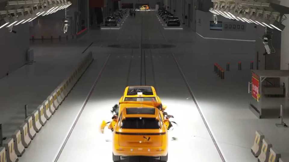 一场被全球汽车圈围观的碰撞测试，领克900彰显全域安全实力与底气