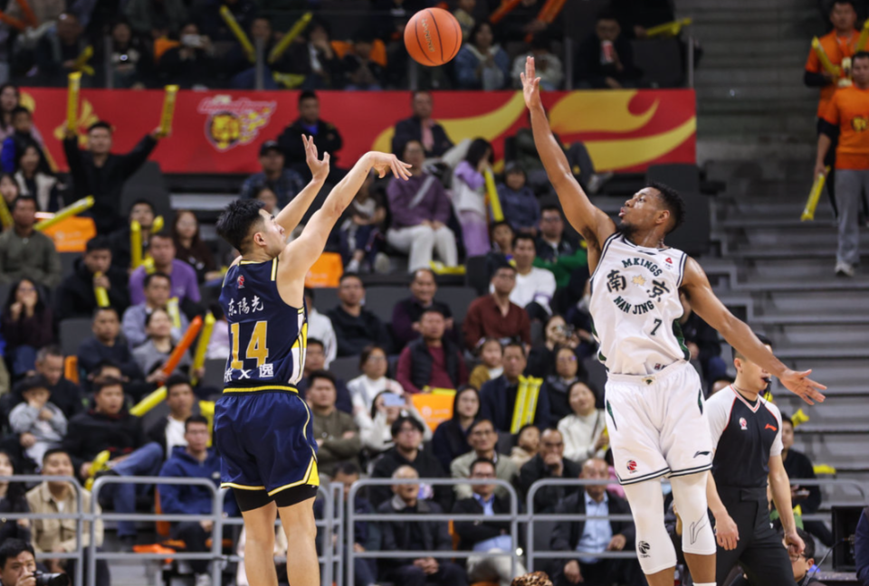 两记关键三分！杜锋爱将扮奇兵 在质疑中扭转战局