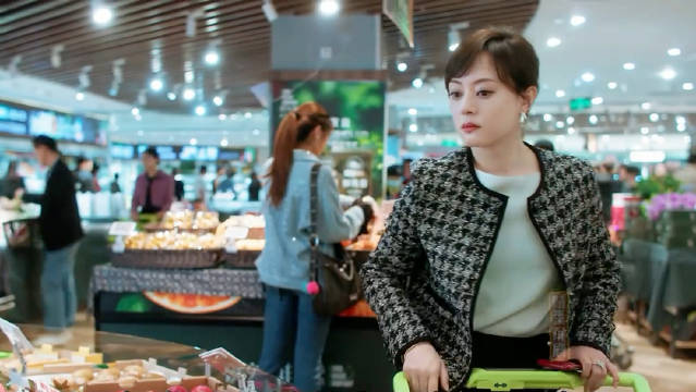 全网挨骂的薛晓舟就这么洗白了？跟胡曼黎再次拿下大单？