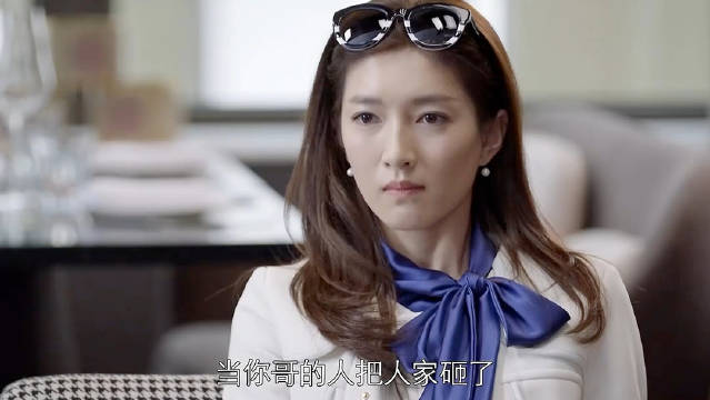 白富美疯狂追求老黄毛，却不料老黄毛竟不知好歹！