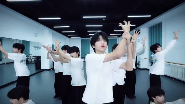 TF家族跳我叫李飞卡点精准，丁程鑫表演反响热烈