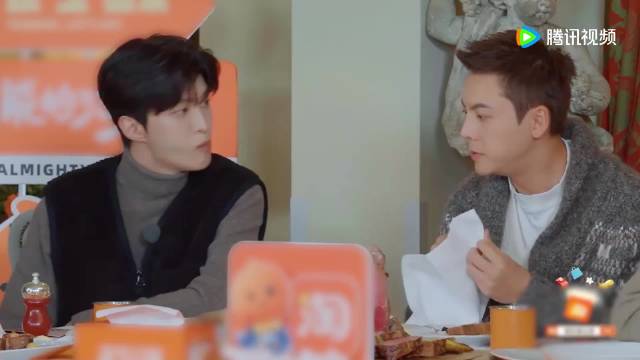 陈伟霆智用牙签掩饰卧底身份