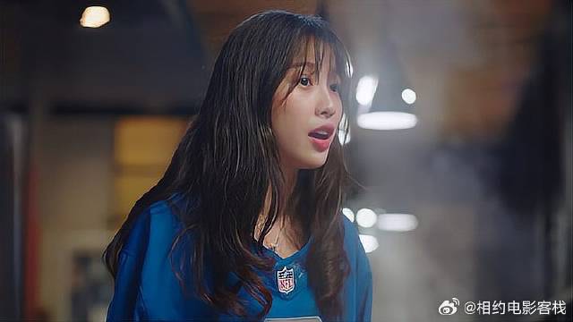 蔡敏敏跟灿阳约会，却被表姑撞见，吓得她撒腿就跑