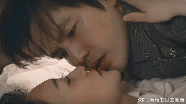 钟汉良李小冉拍亲密戏！躺女方怀里悲伤落泪，紧搂脖子深情拥吻