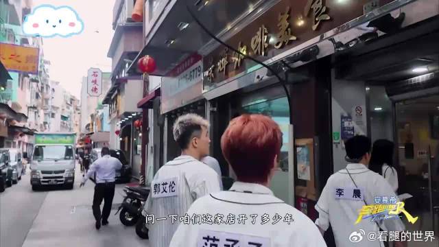 白鹿不愧大众女神，吃鸡爪还这么优雅，郭艾伦都看直眼！