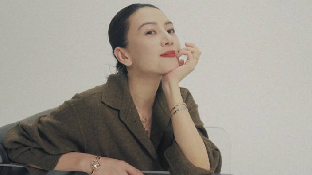 高圆圆回应近况，与光同冕亮相周末画报