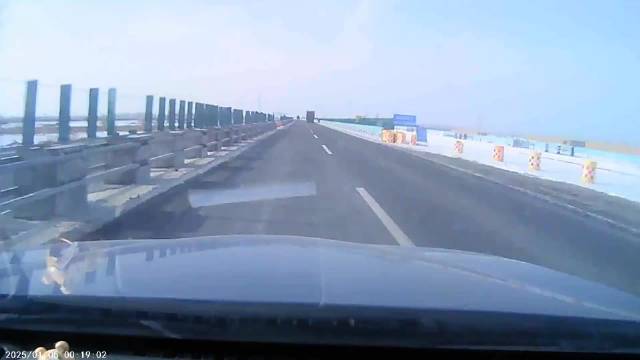 真吓人！这大货车司机什么情况？