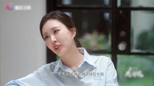 蓝盈莹和田朴珺是多年闺蜜，连手上的痣都相同，盈莹却向往自由！